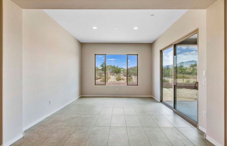 Spacious, unfurnished interior of a new home in Vistoso Canyon Estates, Oro Valley (Image 18).
