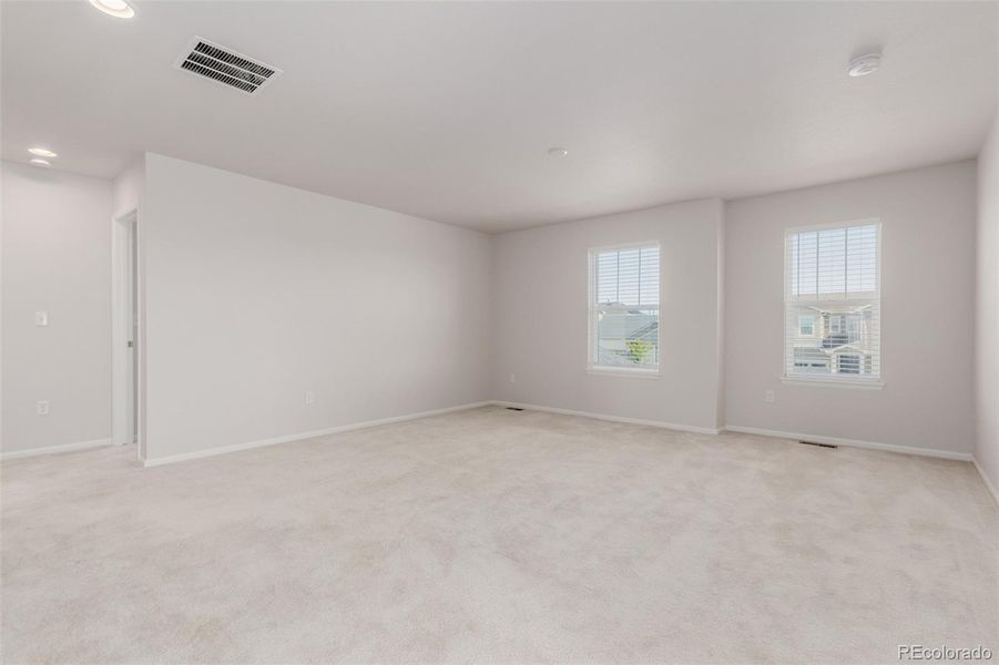 Spacious, unfurnished interior of a new home in The Aurora Highlands, Aurora (Image 25).