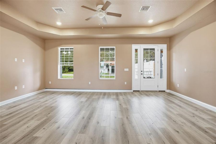 Spacious, unfurnished interior of a new home in , Ocala (Image 5).