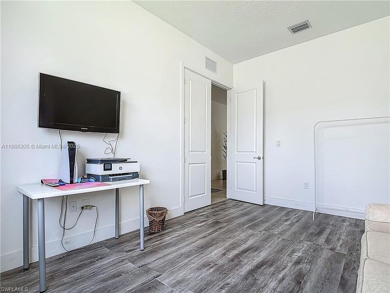 Image 42 of a home in .