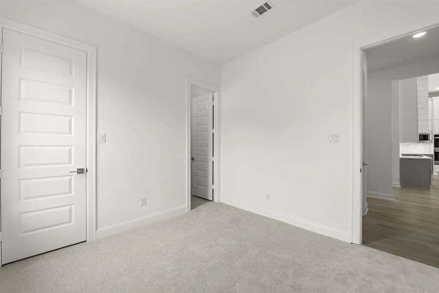 Spacious, unfurnished interior of a new home in Wolf Ranch South Fork, Georgetown (Image 10).