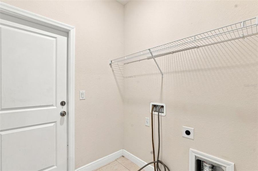 Spacious, unfurnished interior of a new home in , North Port (Image 15).
