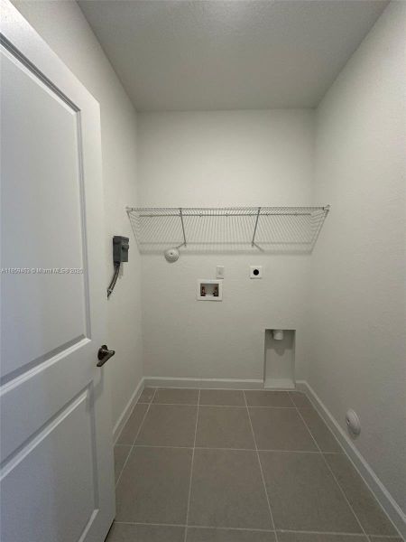 Spacious, unfurnished interior of a new home in Hawthorne at Galiano Pointe, Miami (Image 20).