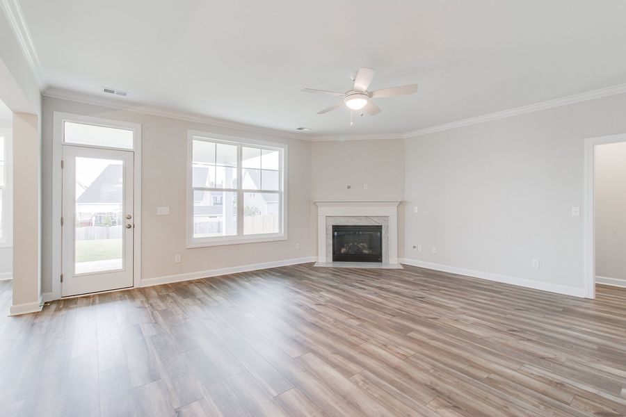 Spacious, unfurnished interior of a new home in Palmetto Shores, Chapin (Image 24).