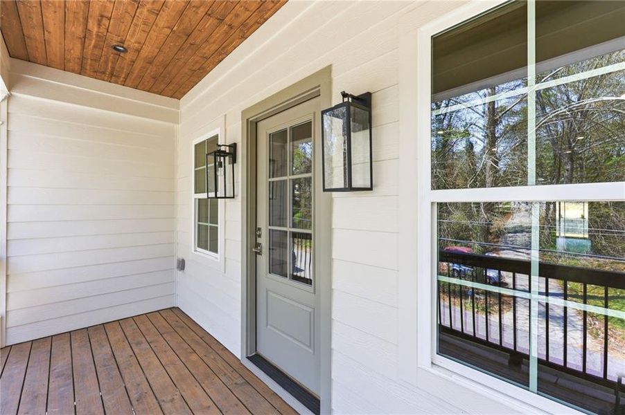 Exterior details and patio area of a home in , Gainesville (Image 20).