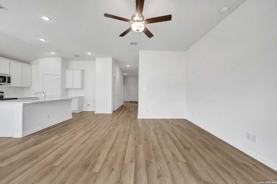 Spacious, unfurnished interior of a new home in Greenspoint Heights, Seguin (Image 14).