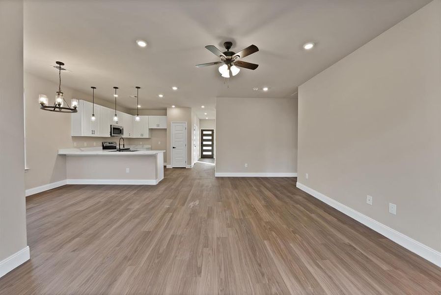 Spacious, unfurnished interior of a new home in , Granbury (Image 10).
