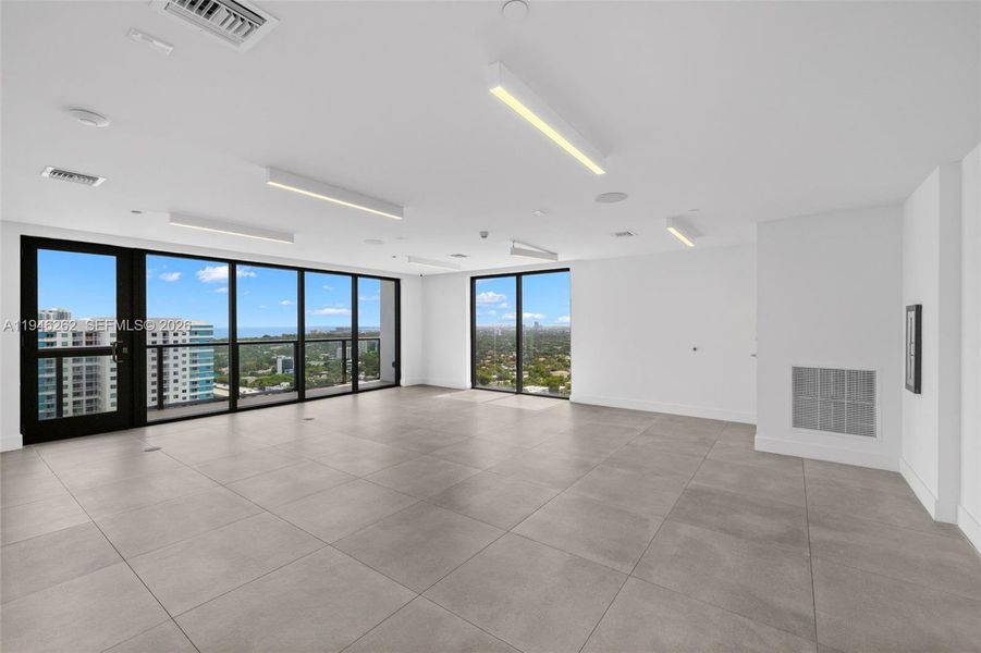 Spacious, unfurnished interior of a new home in , Miami (Image 22).