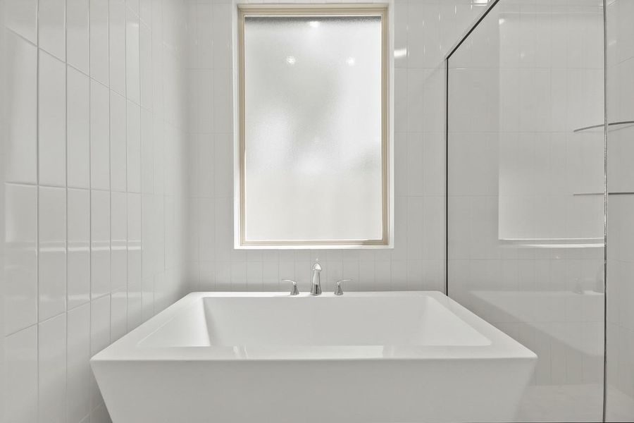 Close-up of interior finishes inside a home in Evergreen, Conroe (Image 11).