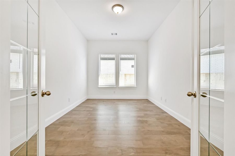 Spacious, unfurnished interior of a new home in , Manvel (Image 20).