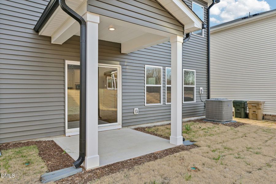 33-web-or-mls-Raleigh - Oak Manor - 909