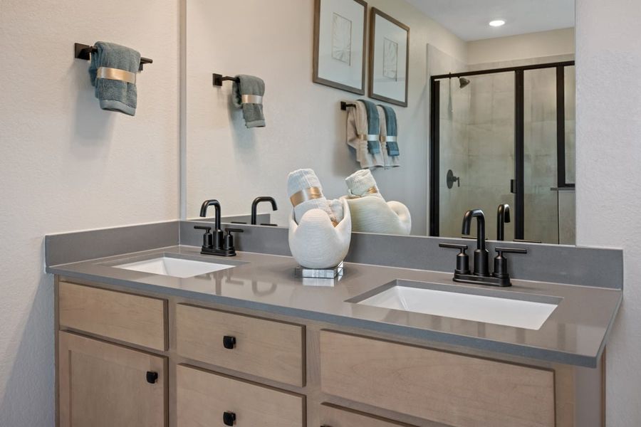 Dual-sink vanity at primary bath