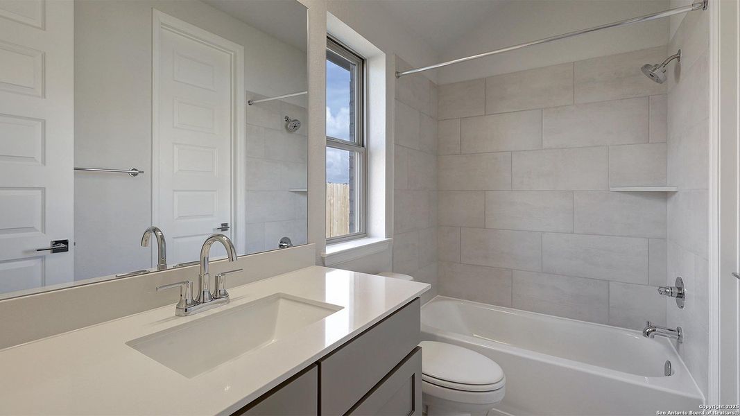 Furnished interior view inside a new home in Haby Hill 60', San Antonio (Image 9).