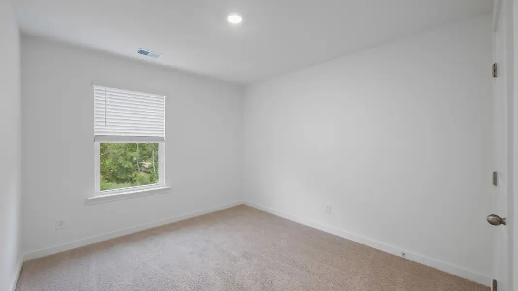 Spacious, unfurnished interior of a new home in Hawks Landing, Apison (Image 23).