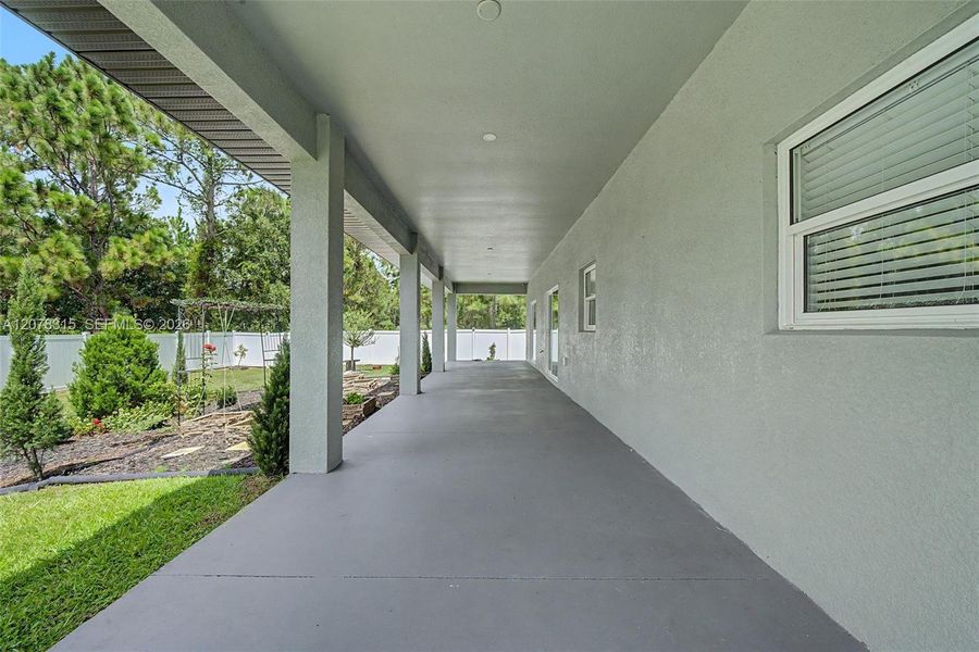 Exterior details and patio area of a home in , Sebring (Image 4).