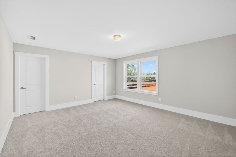 Spacious, unfurnished interior of a new home in Edgewater - Harbor Pointe, Lancaster (Image 19).