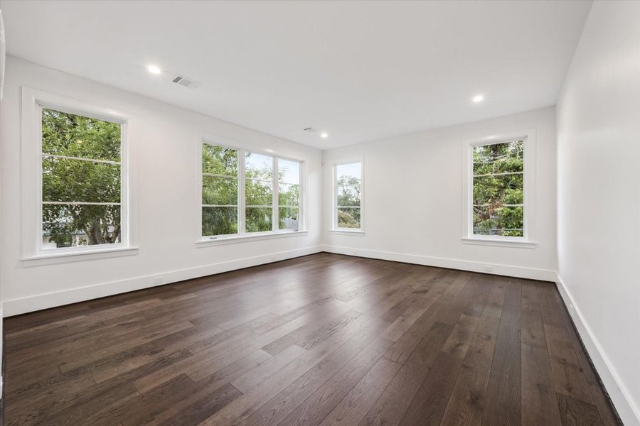 Spacious, unfurnished interior of a new home in , Houston (Image 21).