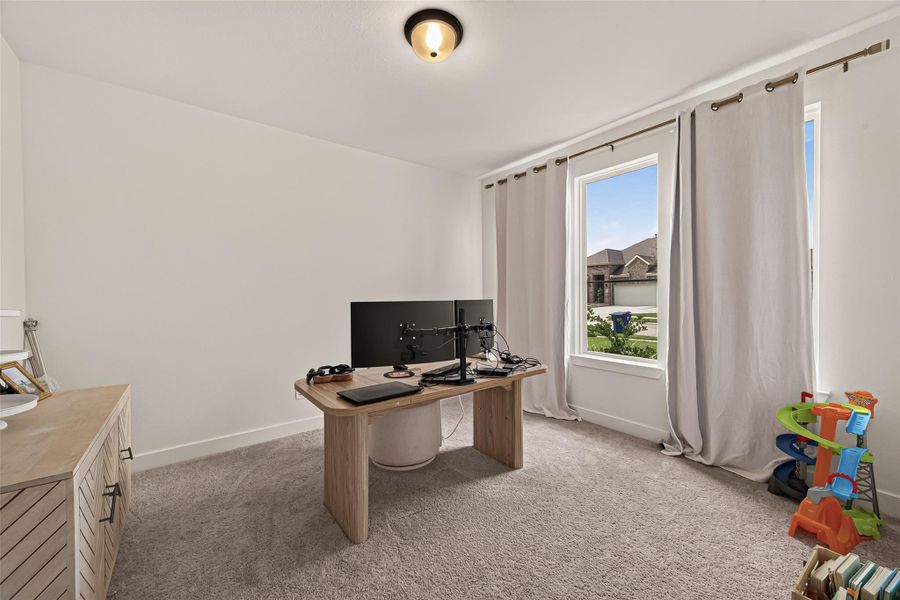 The private home office offers the perfect space for working from home. The private home office offers the perfect space for working from home.