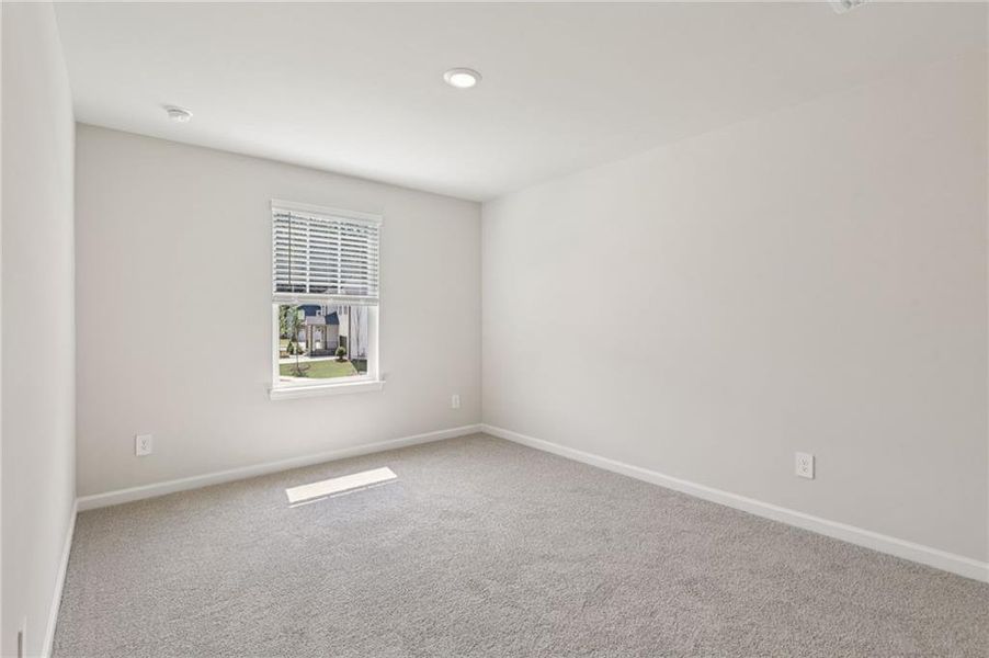 Spacious, unfurnished interior of a new home in The Oaks at Dawson, Dawsonville (Image 25).