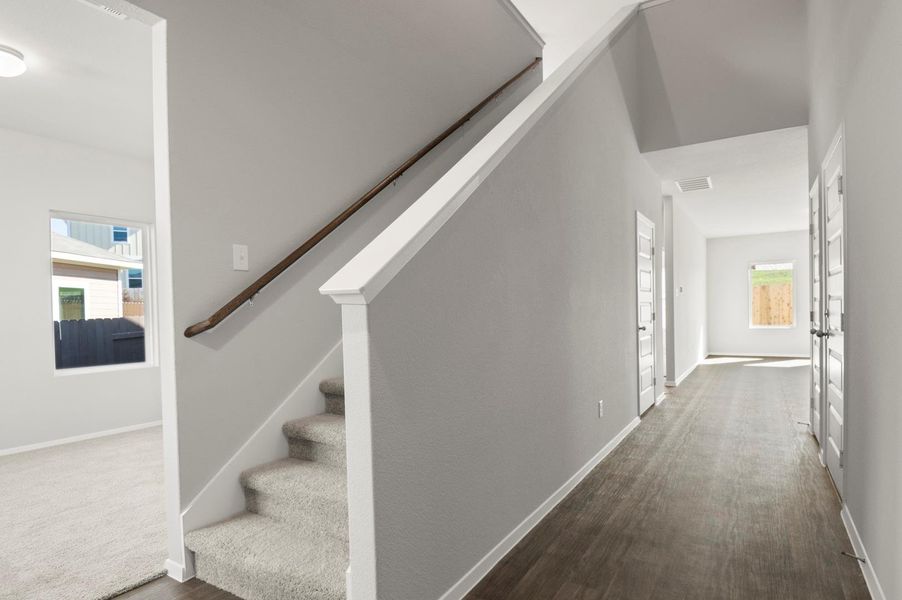 Spacious, unfurnished interior of a new home in Cloverleaf, Austin (Image 15).
