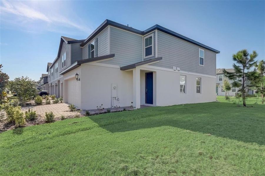 Exterior details and patio area of a home in , Davenport (Image 1).