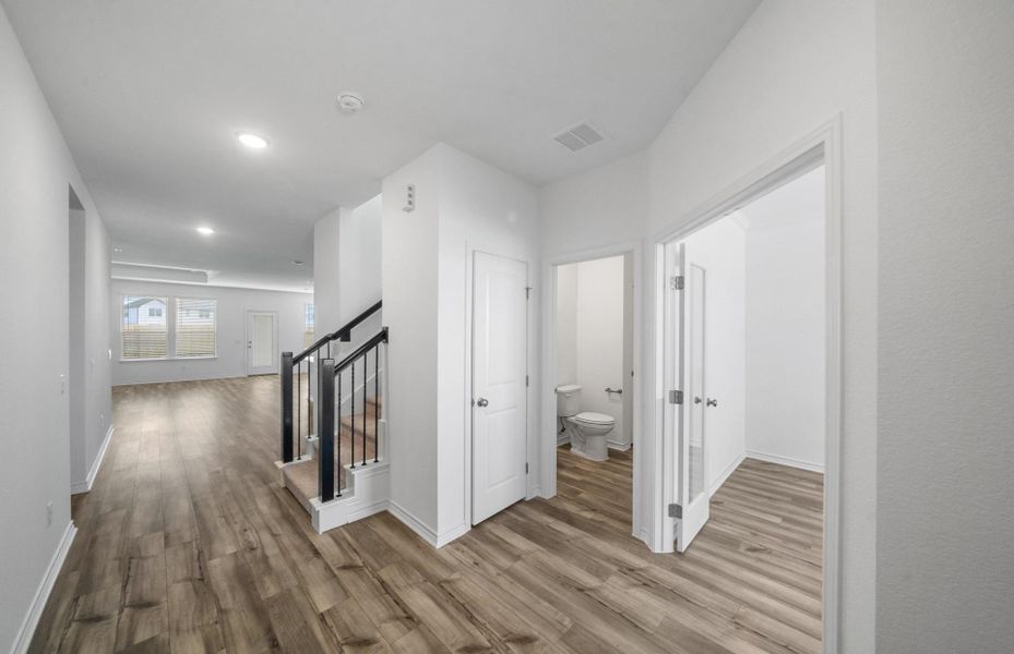 Spacious, unfurnished interior of a new home in River Ranch, Dayton (Image 22).