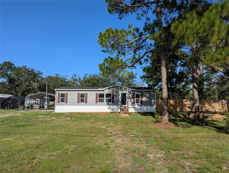 Exterior details and patio area of a home in , Lake Wales (Image 23).