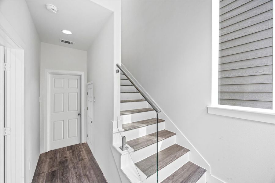 Spacious, unfurnished interior of a new home in , Houston (Image 16).