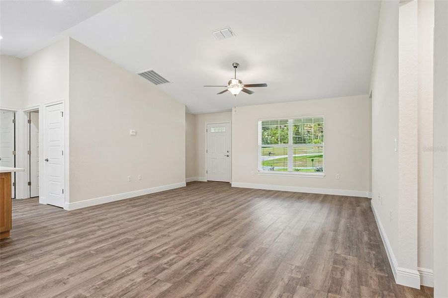 Spacious, unfurnished interior of a new home in , Dunnellon (Image 37).