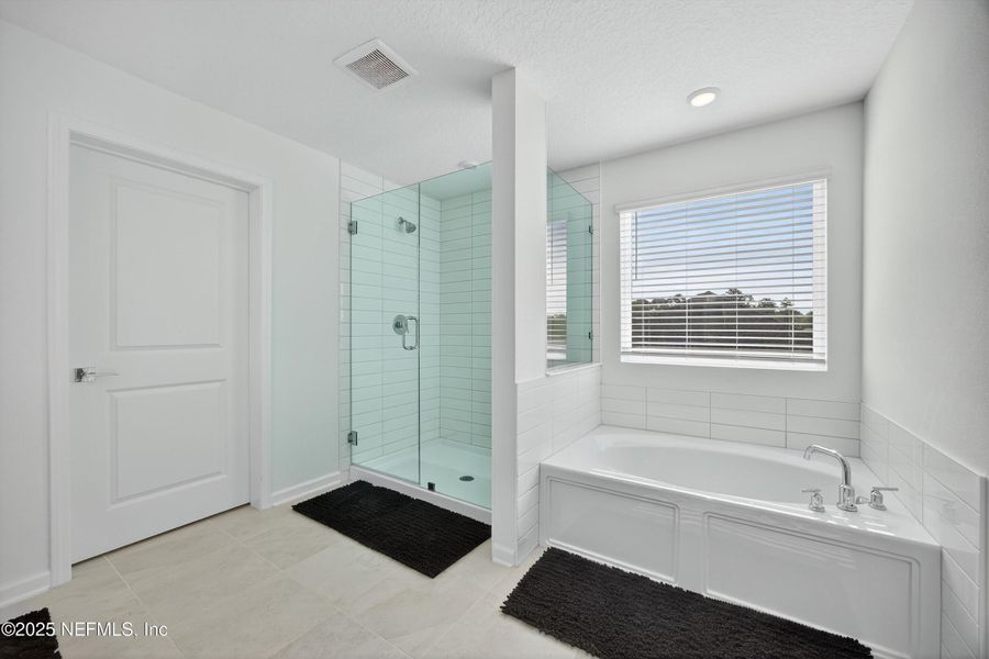 Furnished interior view inside a new home in , Middleburg (Image 38).