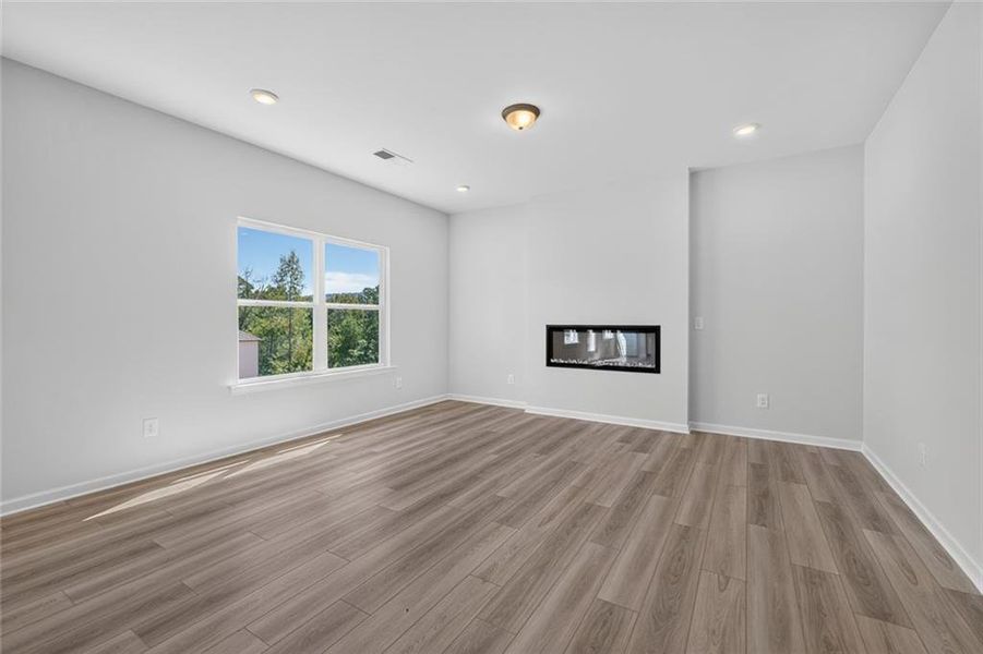 Spacious, unfurnished interior of a new home in North Haven, Rome (Image 19).