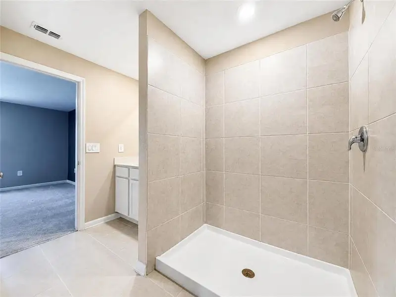 Furnished interior view inside a new home in , Lake Wales (Image 4).