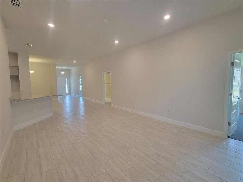 Spacious, unfurnished interior of a new home in Abbey Glen, Dade City (Image 23).