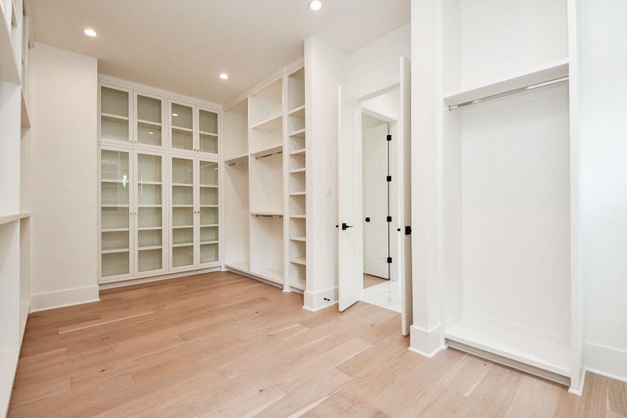 Spacious, unfurnished interior of a new home in , Houston (Image 20).