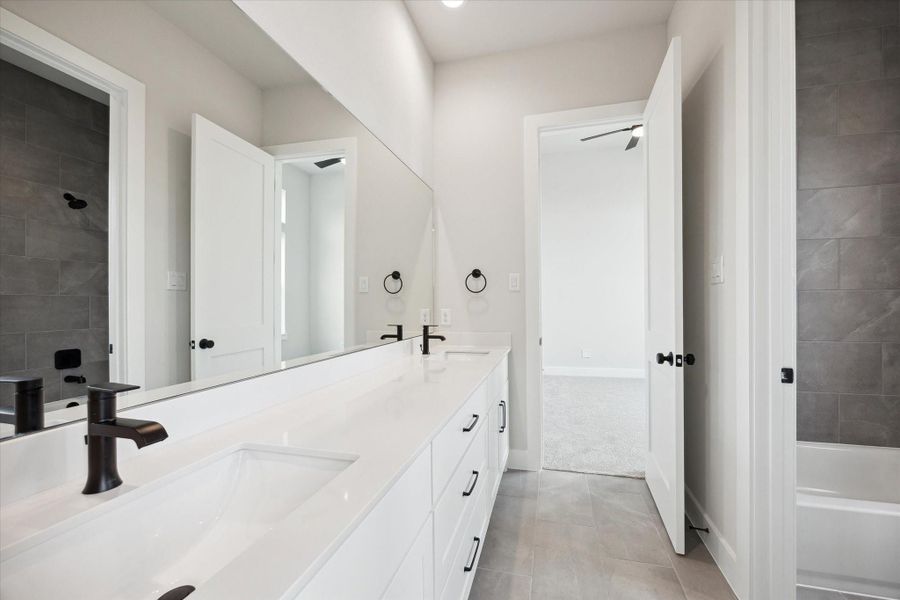 Hollywood Bath between 2 of the Secondary Bedrooms