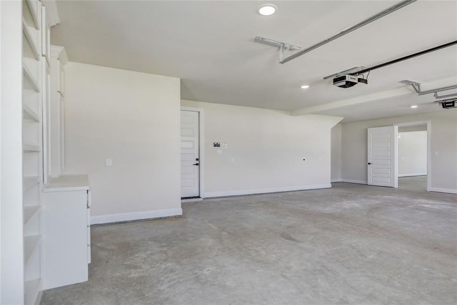 Spacious, unfurnished interior of a new home in , Weston (Image 20).