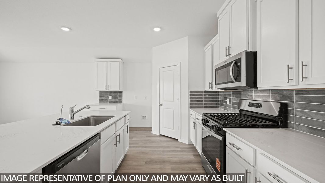 Representative furnished interior of a home built from the Glendale by D.R. Horton in Chapel Lakes, Montgomery (Image 8).