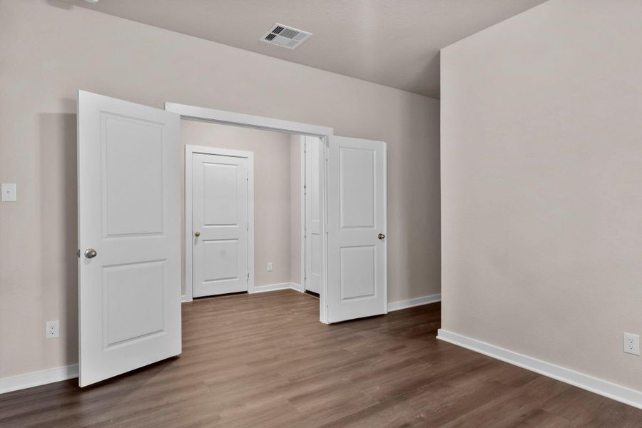 Spacious, unfurnished interior of a new home in Westridge Cove 40', Conroe (Image 24).