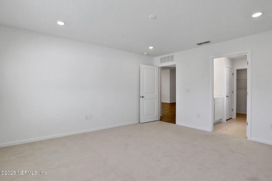Spacious, unfurnished interior of a new home in Cordova Palms, St. Augustine (Image 26).