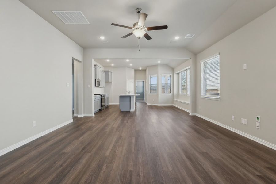 Spacious, unfurnished interior of a new home in Avondale, Fate (Image 5). Spacious, unfurnished interior of a new home in Avondale, Fate (Image 5).