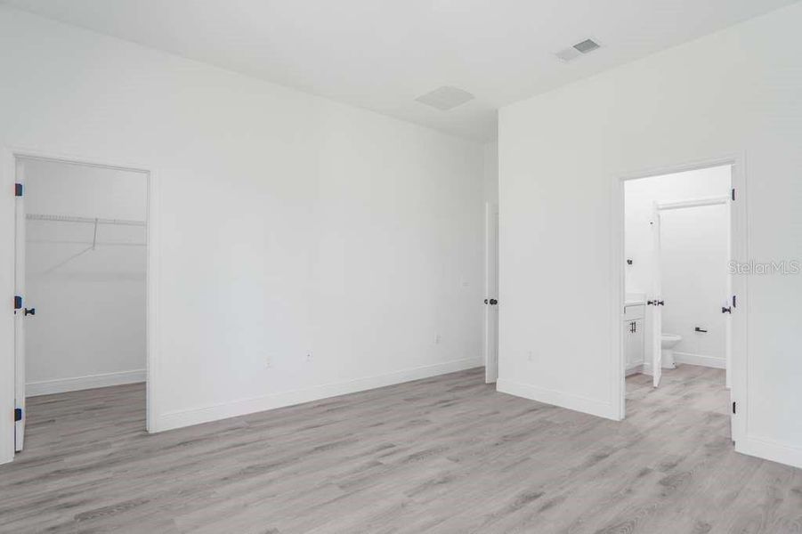 Spacious, unfurnished interior of a new home in , Ocala (Image 13).