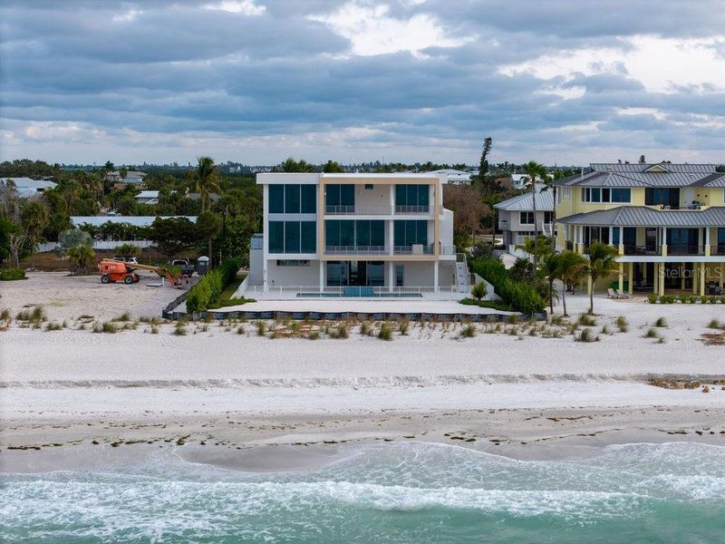 Condo located in Longboat Key, FL showcasing its design and architecture (Image 12).