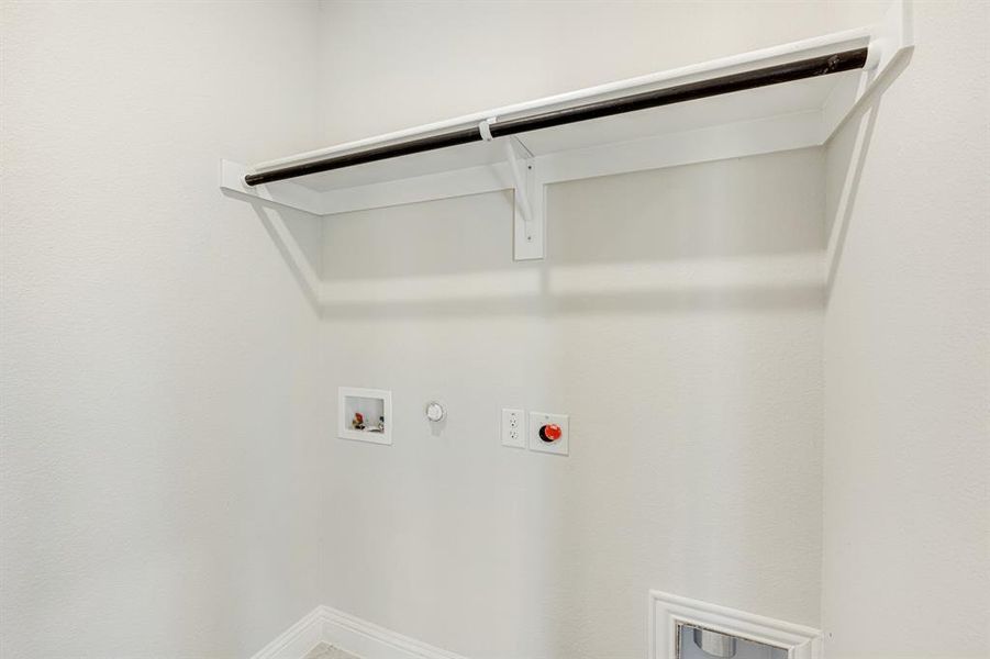 Spacious, unfurnished interior of a new home in Abe's Landing, Granbury (Image 21). Spacious, unfurnished interior of a new home in Abe's Landing, Granbury (Image 21).