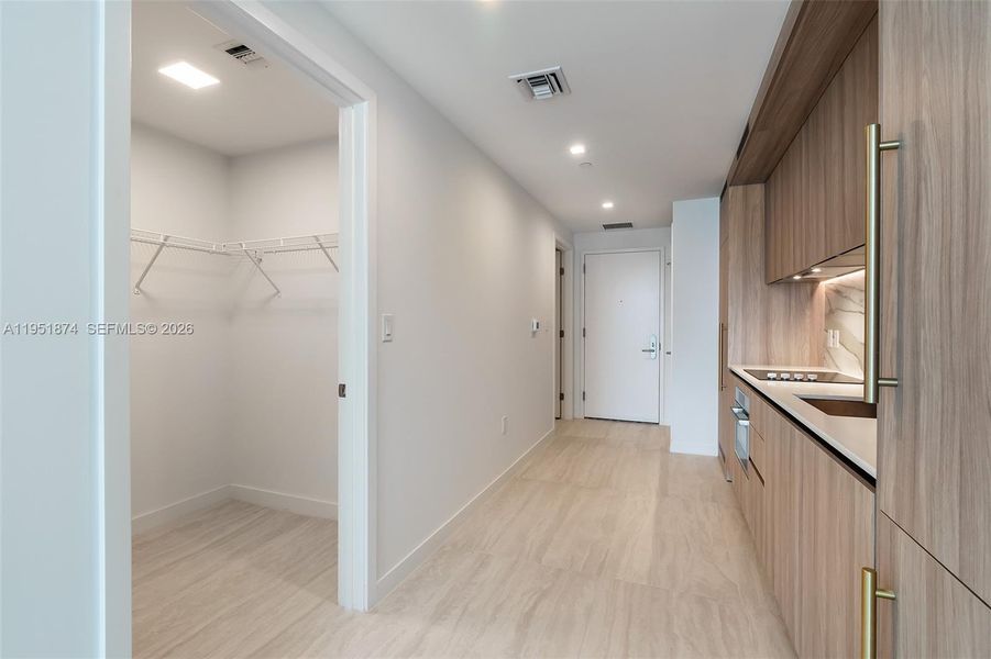 Spacious, unfurnished interior of a new home in , Miami (Image 47).