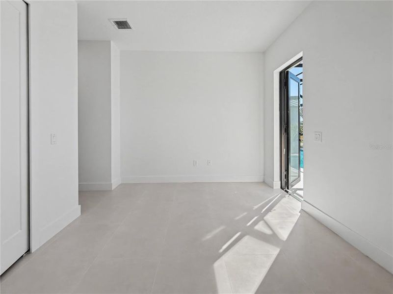 Spacious, unfurnished interior of a new home in , Port Charlotte (Image 38).