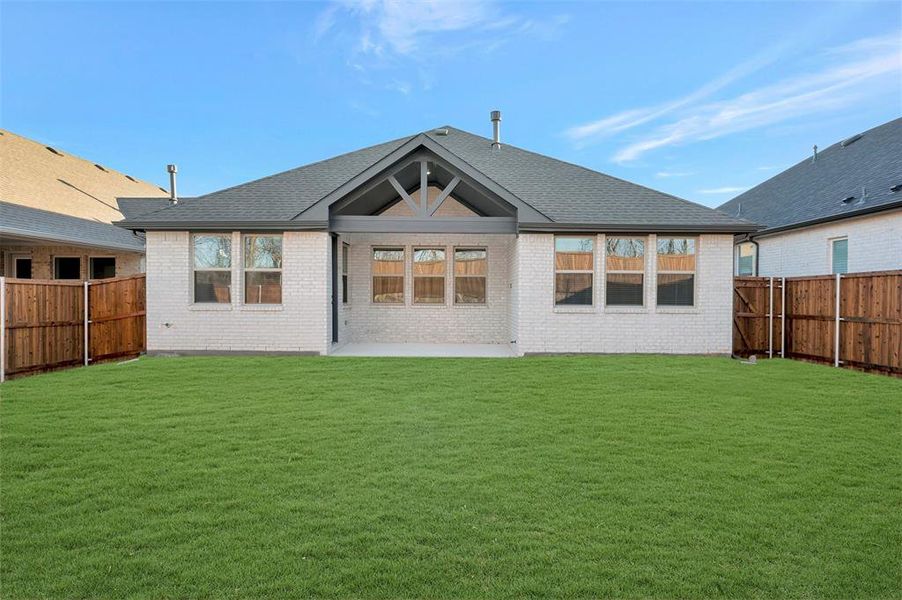 Exterior details and patio area of a home in Heritage Ranch, Sherman (Image 3).