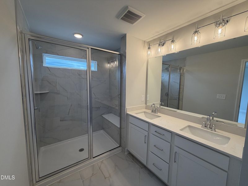CMP012 primary bath pic