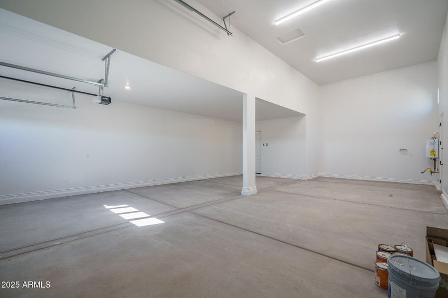 24) GARAGE 24) GARAGE