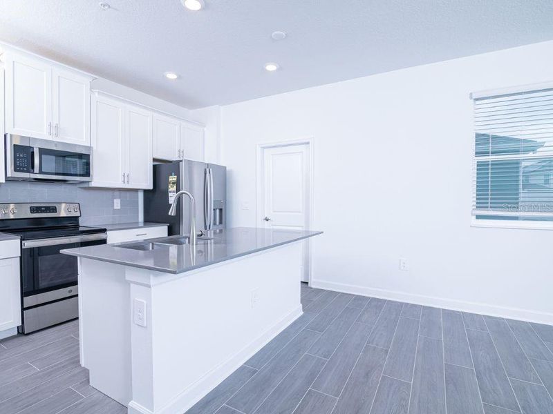 Furnished interior view inside a new home in , Orlando (Image 10).