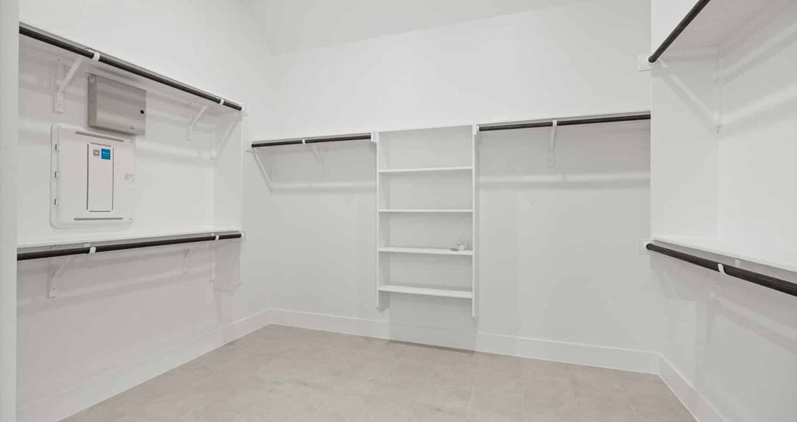 Spacious, unfurnished interior of a new home in Sunfield, Buda (Image 21).